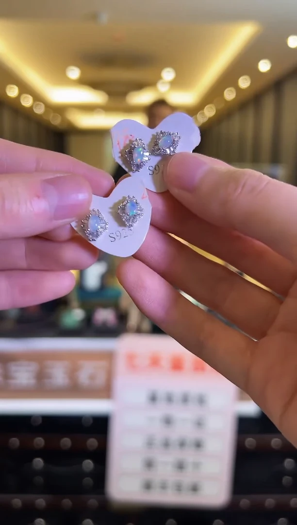 【闪购商品】欧泊耳饰银S925镶嵌46【】【多样性发一】