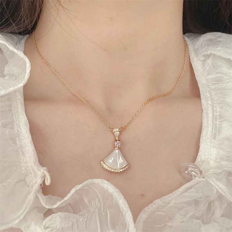 钛钢项链 新款扇形小裙子项链