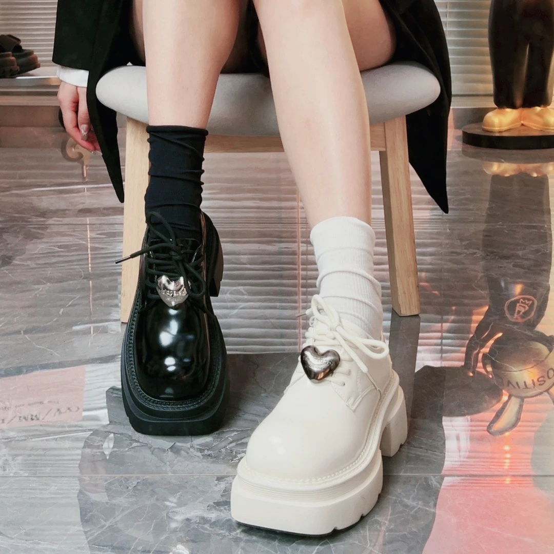 英倫風百搭愛心小皮鞋女春季新款系帶粗跟圓頭厚底樂福鞋313311