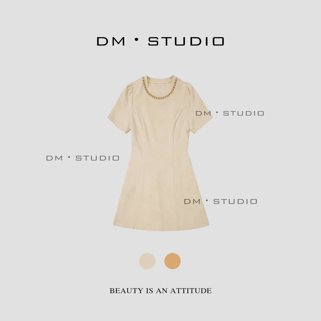 DM•STUDIO/气质纯色精致收腰剪裁重工钻领连衣裙（FGSL8297）