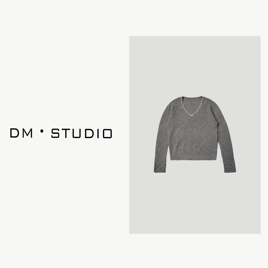 DEDM-DM•STUDIO/气质慵懒感钉珠V领绵羊毛蕾丝袖打底上衣（6122）