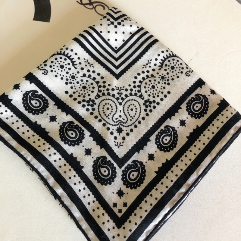 高档 黑白真丝羊毛大方巾140X140（米白骏马）