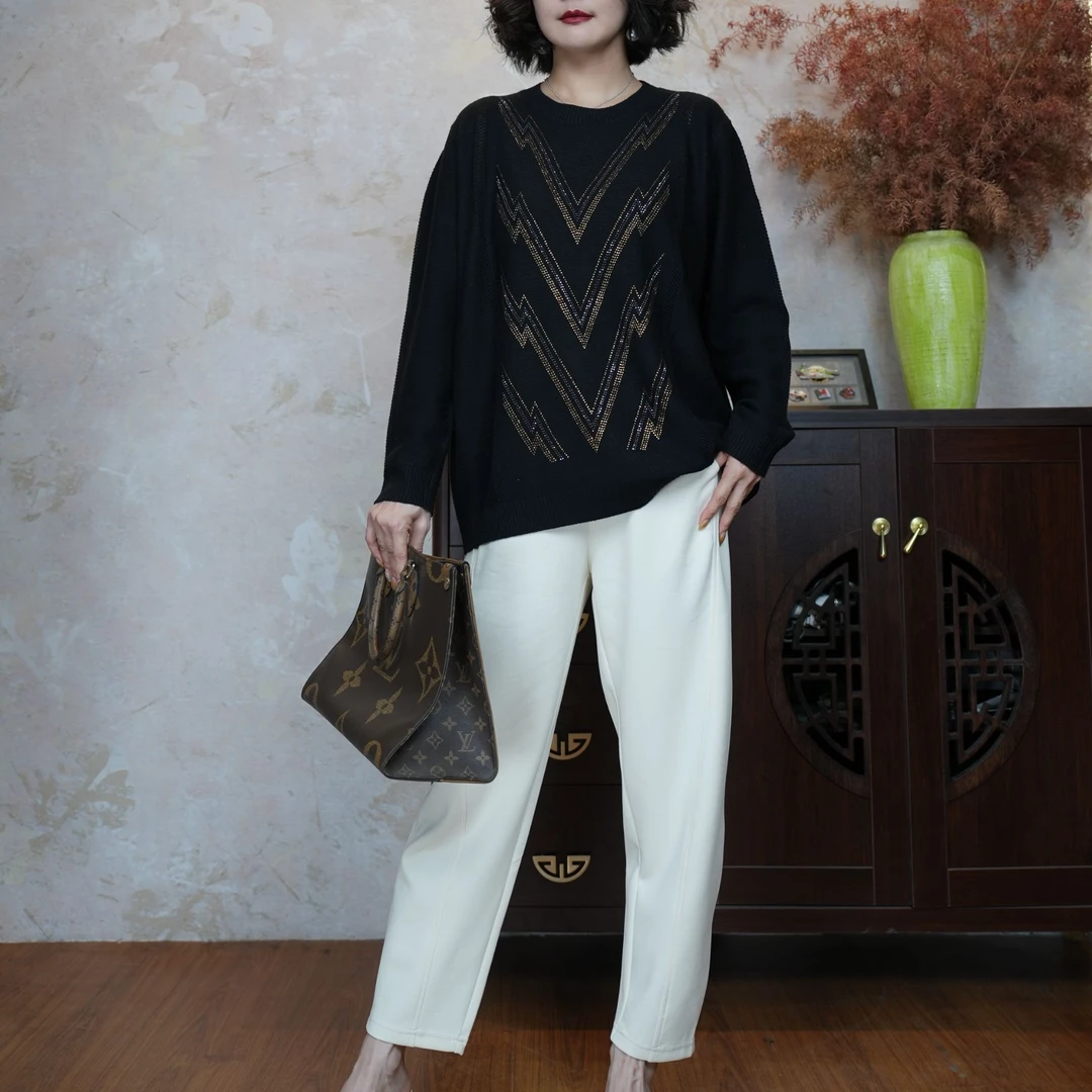 2024秋冬新款大码女装高级感镶钻洋气上衣女宽松显瘦百搭毛衣