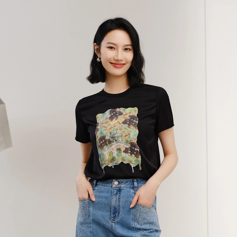 雅莹女装 古典中国风时尚简约印花落肩圆领T恤 春装新款5304A