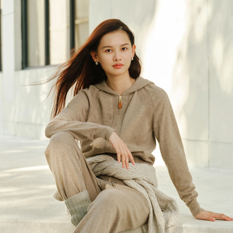EP雅莹女装 无染色羊绒衫 连帽针织开衫外套 冬季新款9166B