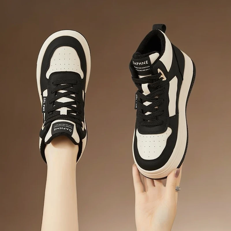 达芙妮厚底高帮鞋子女2025新款春秋女鞋平跟黑白熊猫运动休闲板鞋