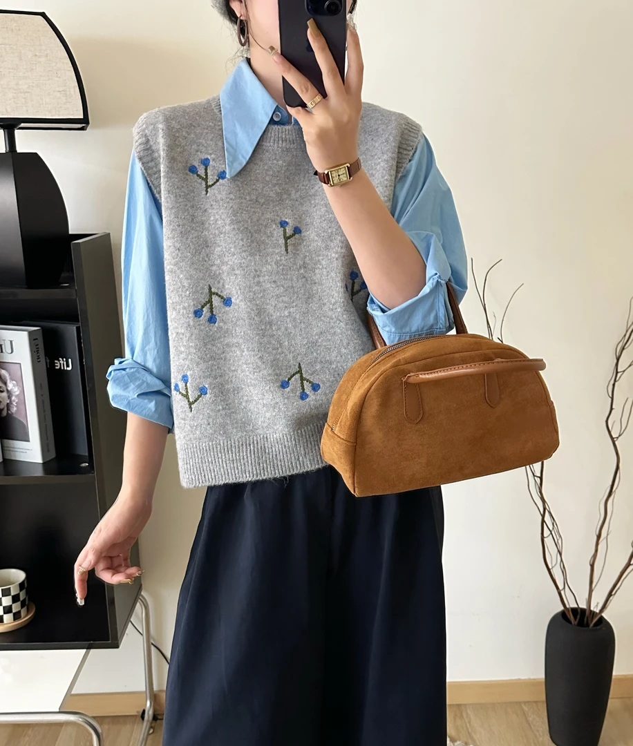 刺绣小花朵圆领秋季针织毛衣马甲女内搭时尚百搭休闲叠穿无袖坎肩