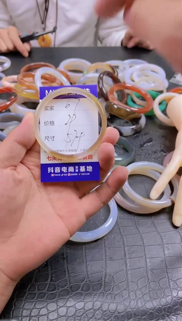 【闪购商品】玛瑙手镯未镶嵌67