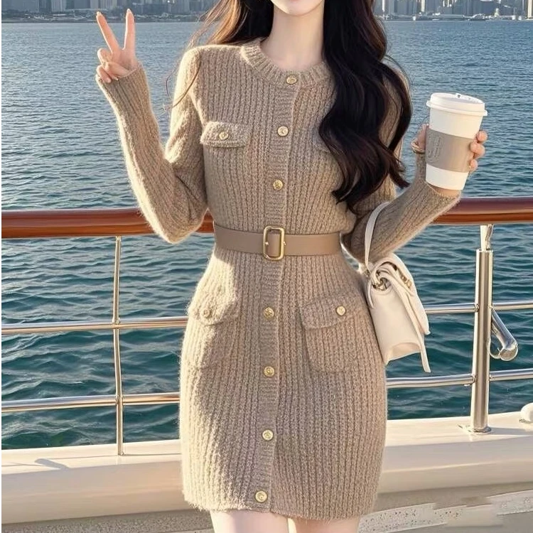 2024秋季高级感燕麦色小香风独特针织连衣裙超好看收腰打底裙女