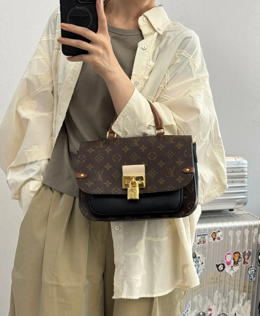 95新 LouisVuitton/路易威登 黑色邮差包锁头手提斜挎包