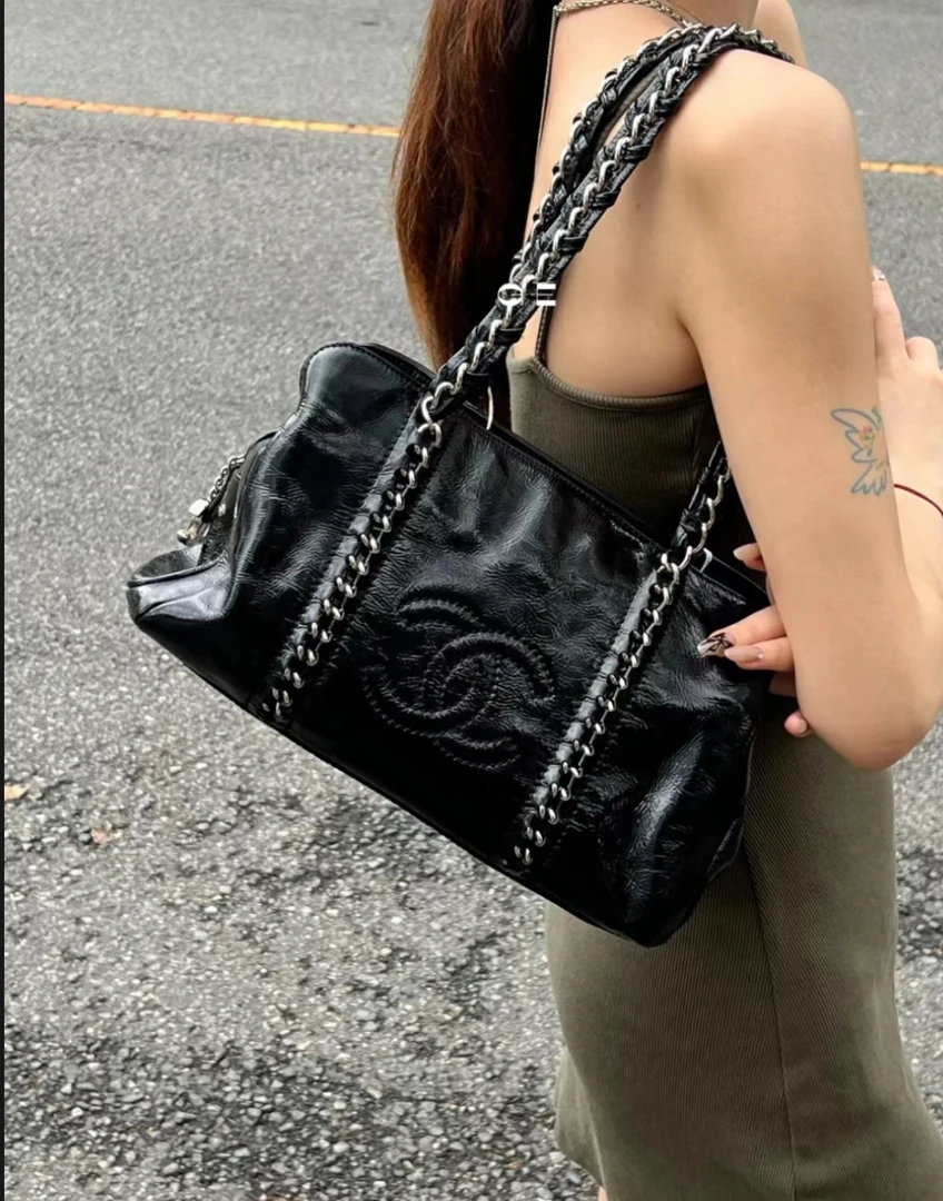 95新 Chanel/香奈儿 油蜡皮黑银皮穿链保龄球手拎腋下包