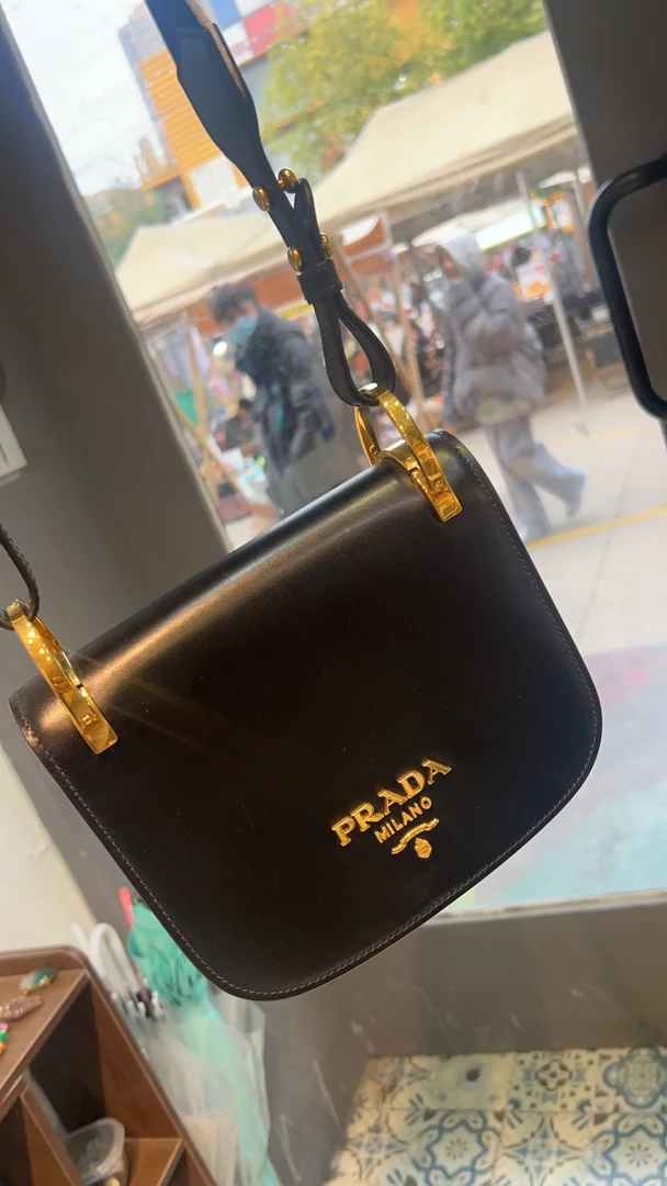 95新 Prada/普拉达 黑色单肩斜挎包
