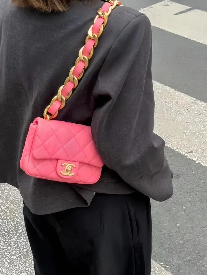 95新 Chanel/香奈儿 珊瑚粉22S粗链条腋下包（芯片款）