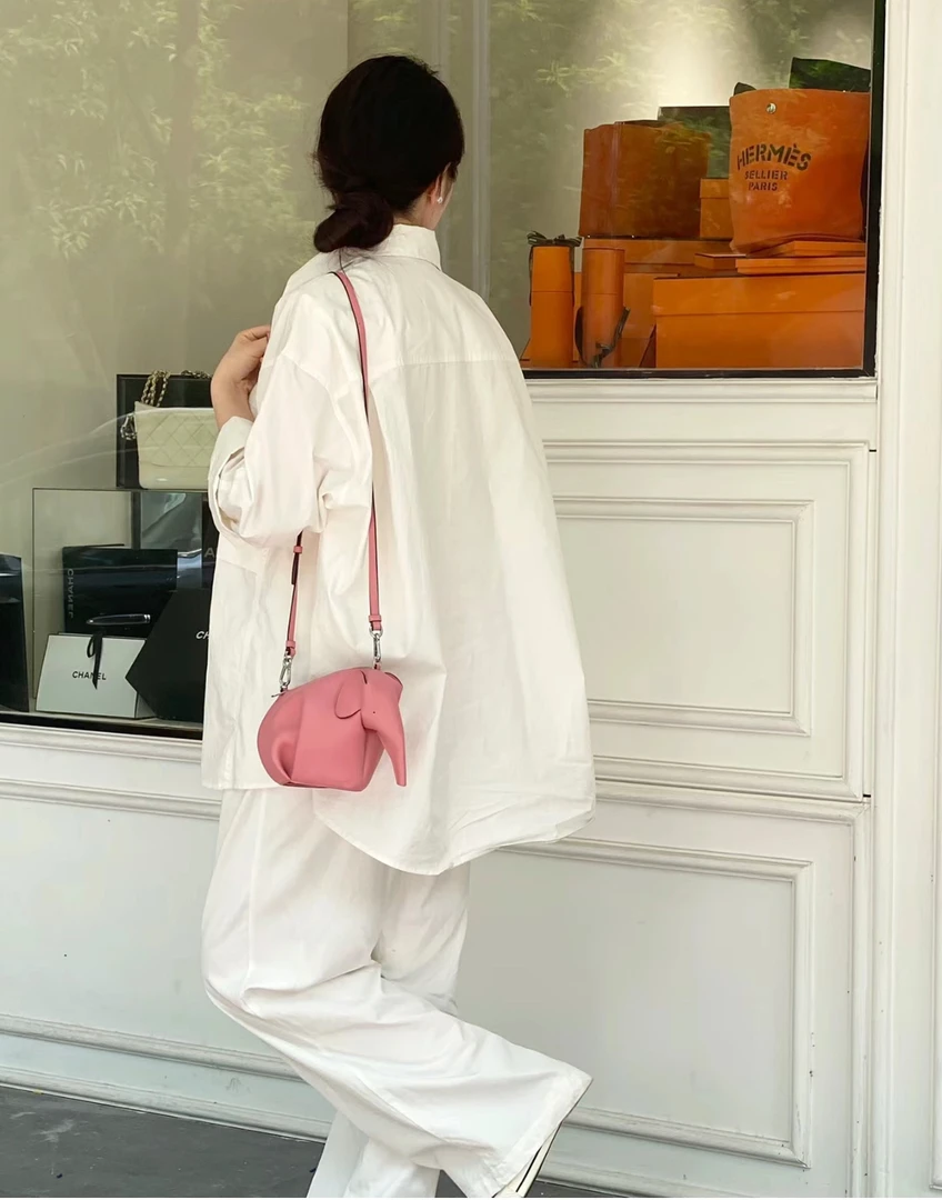 95新 LOEWE/罗意威 粉色小象斜挎包