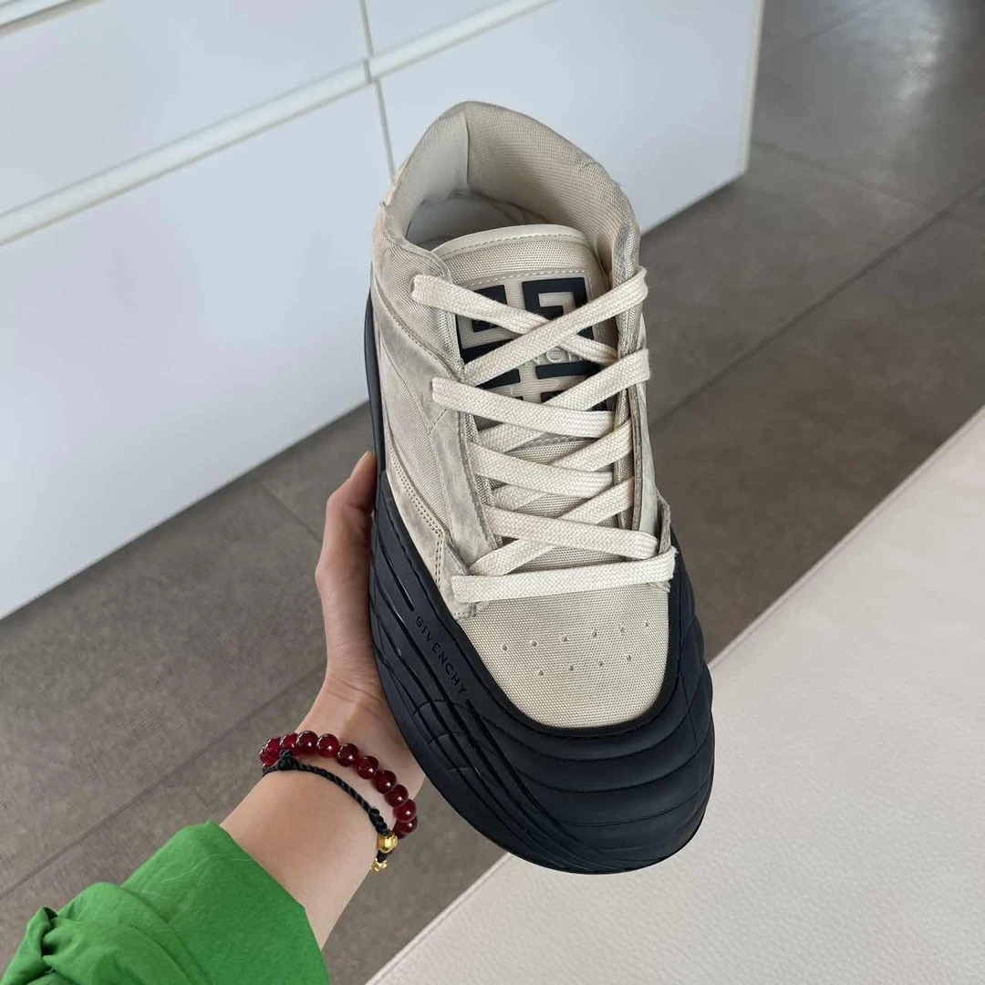 全新未使用 Givenchy/纪梵希 /七七/男士做旧休闲鞋