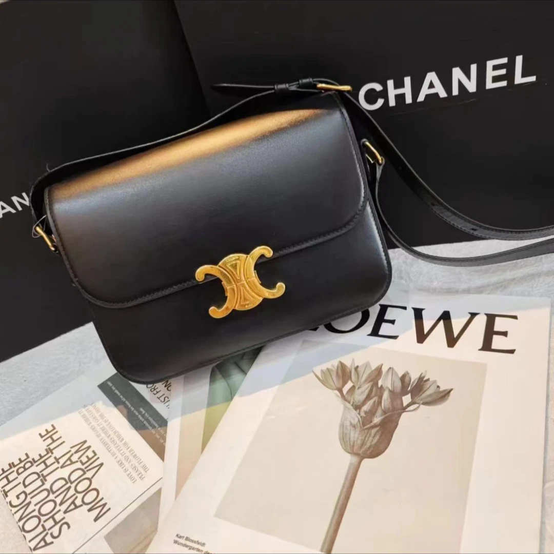 95新 Celine/思琳 triomphe凯旋门中号斜挎包/TS023033
