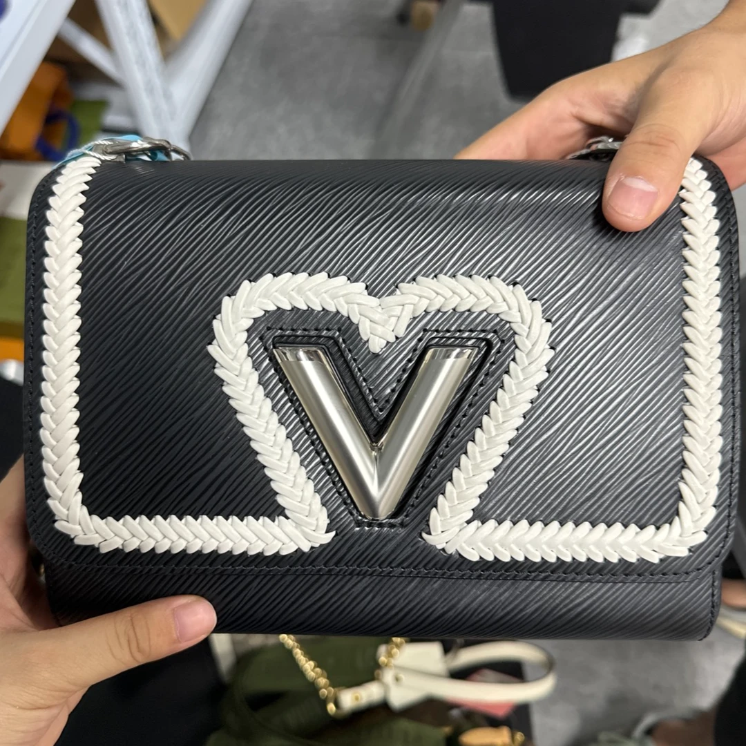 95新 LouisVuitton/路易威登 twist中号包/TS020631