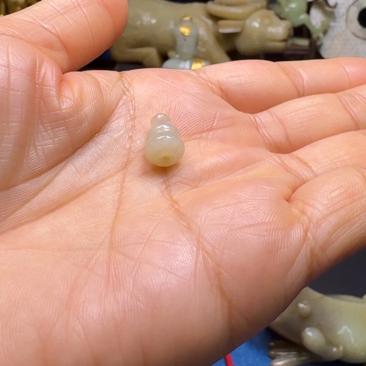 和田玉（糖玉）颈饰未镶嵌闲****人
