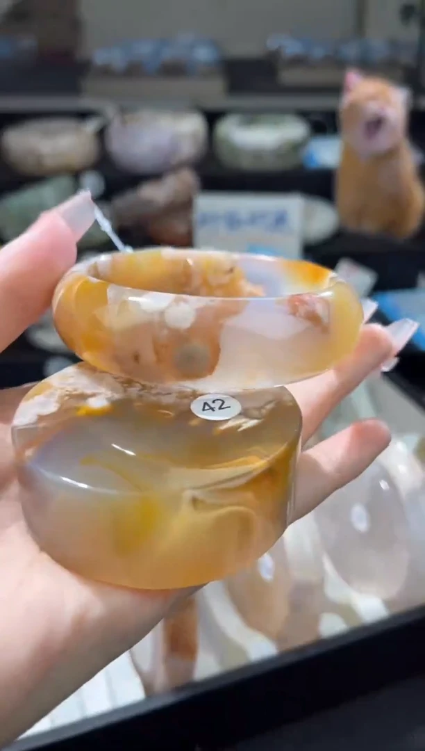 【闪购商品】石英质玉手镯未镶嵌（42）58