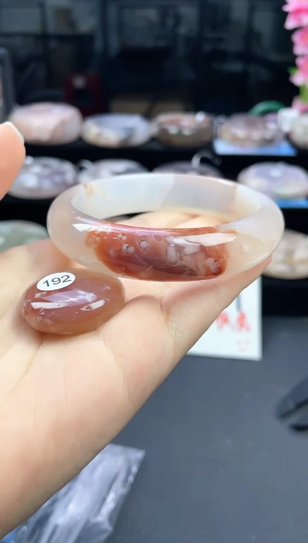 【闪购商品】石英质玉手镯未镶嵌57/192