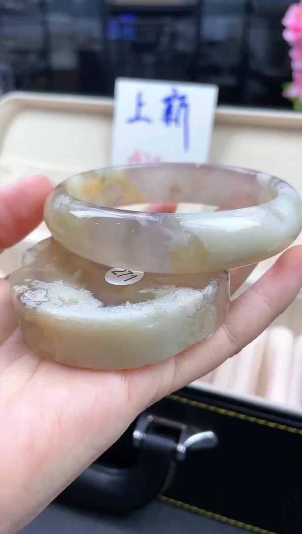 【闪购商品】石英质玉手镯未镶嵌62/271