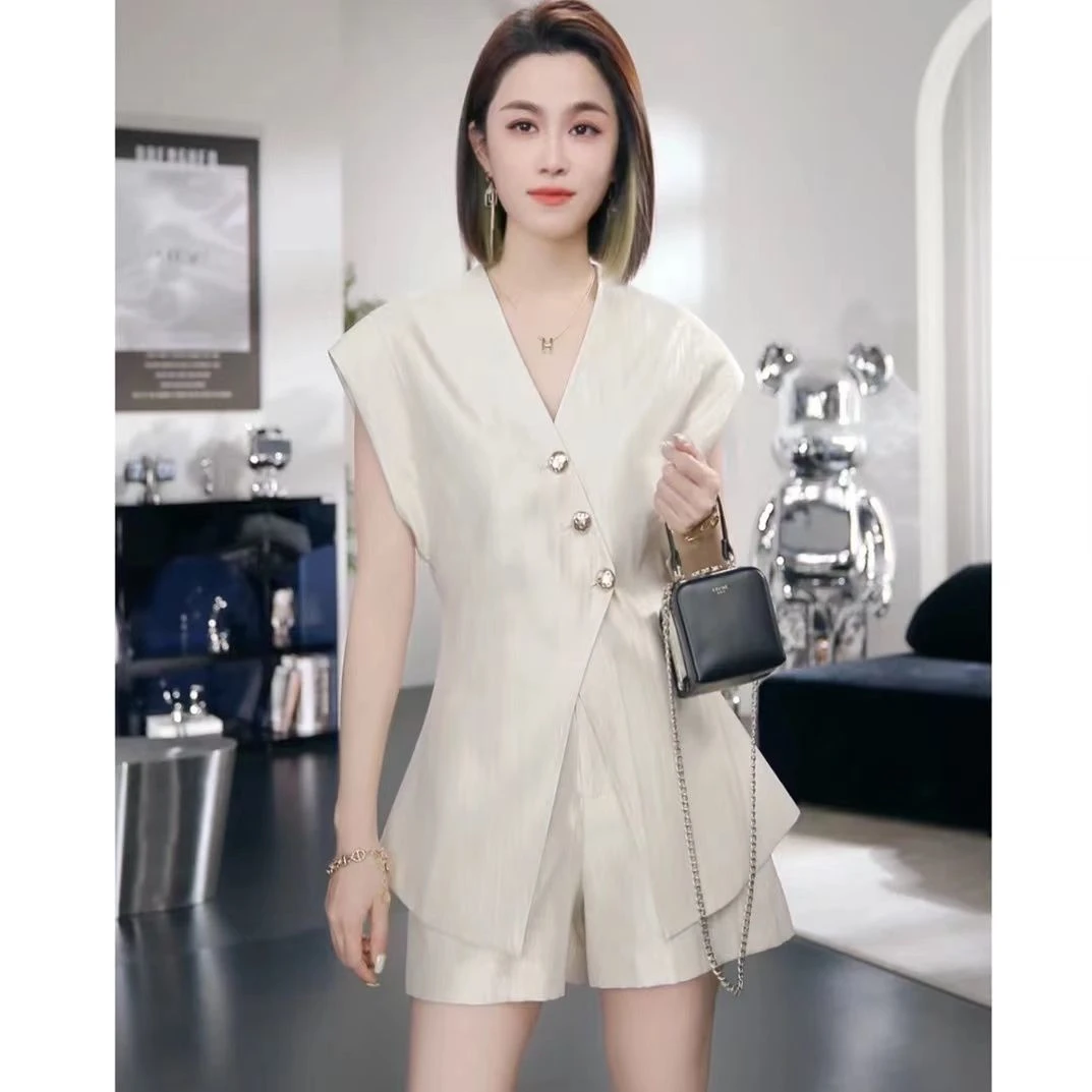 夏季新款减龄时尚轻奢气质套装大码收腰显瘦小飞袖上衣短裤两件套