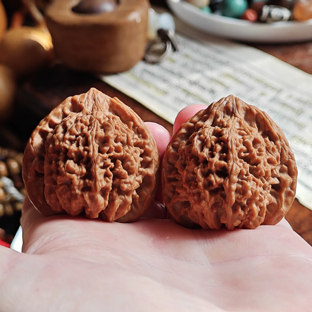 文玩核桃 满天星 边40毫米 骨质好盘了几下已见红 （9）