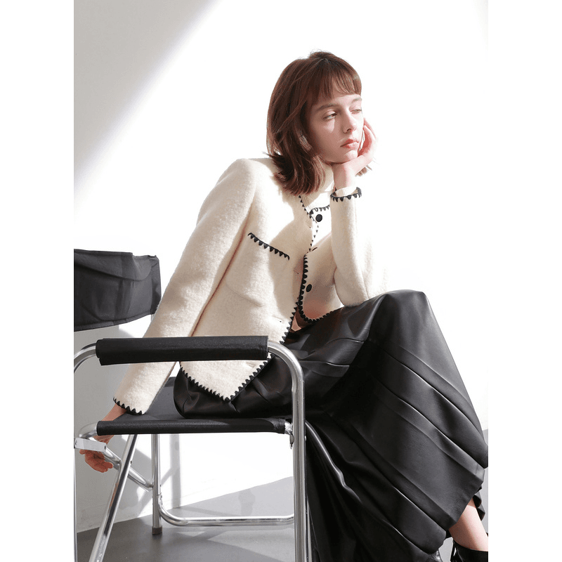 三彩女装2023冬季新款肌理感香风毛呢外套圆领贝壳绣短款气质女