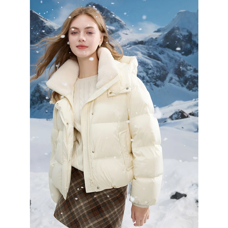 三彩2024冬季白鸭绒连帽立领短羽绒服面包服白色保暖宽松女M0002