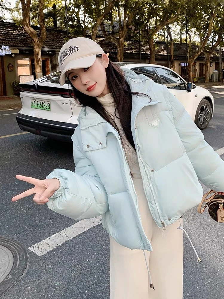 2024冬季女短款连帽可拆卸袖一衣两穿韩版三角标白鸭绒外套630