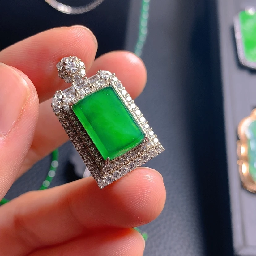 【闪购商品】翡翠吊坠(赠链)银S925镶嵌