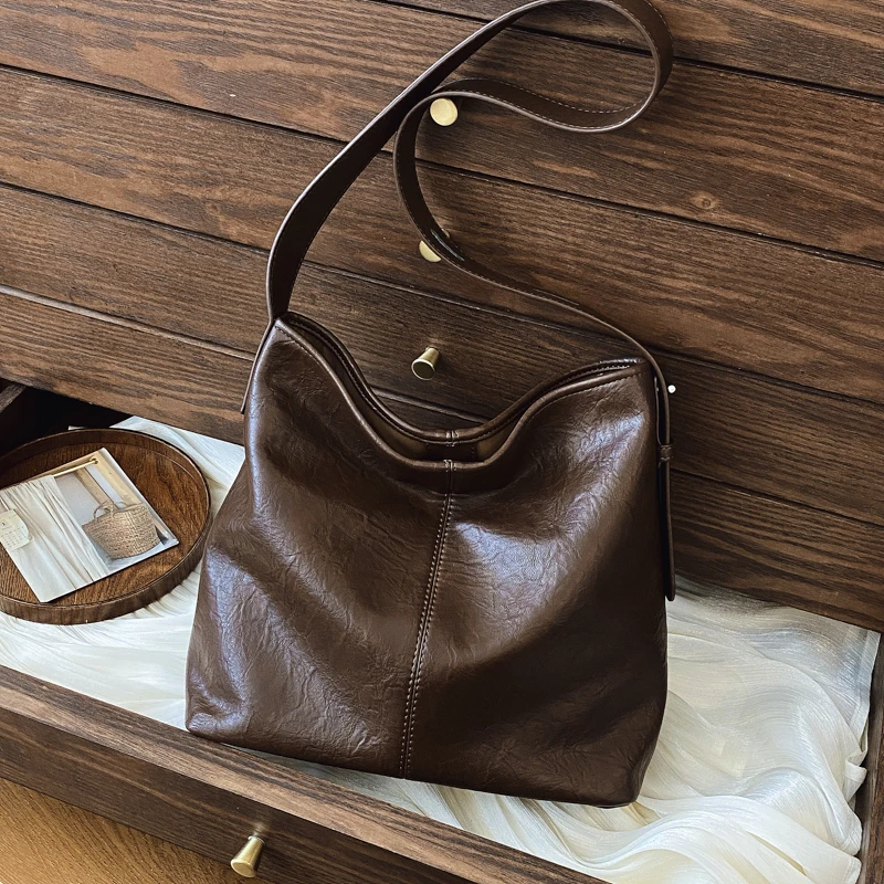 休闲大容量包包女新款质感软皮单肩包简约托特百搭斜挎包23047