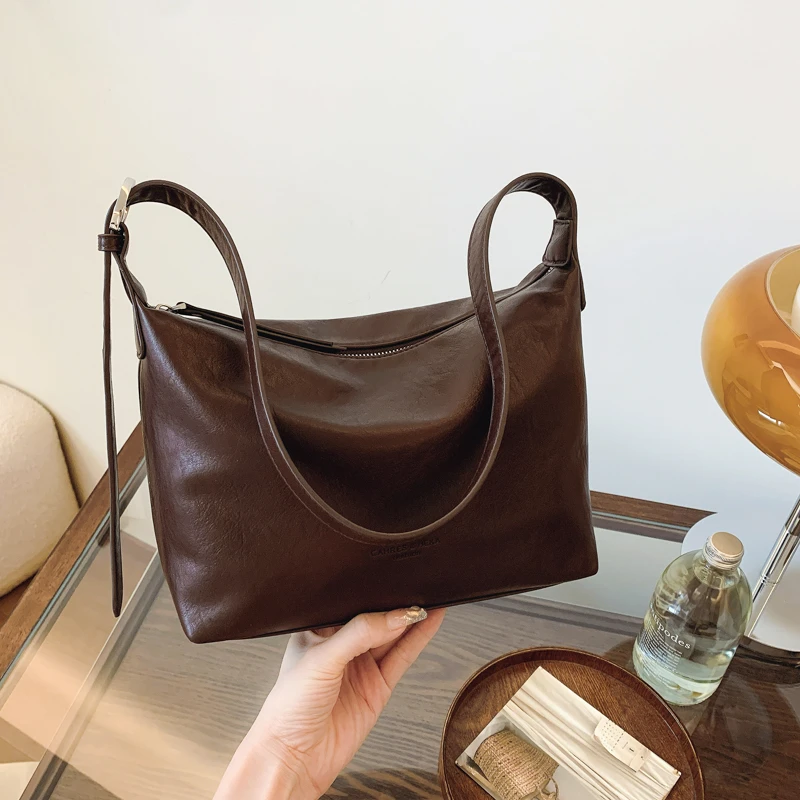 今年流行包包女士2024新款复古小众设计通勤托特包百搭单肩斜挎包