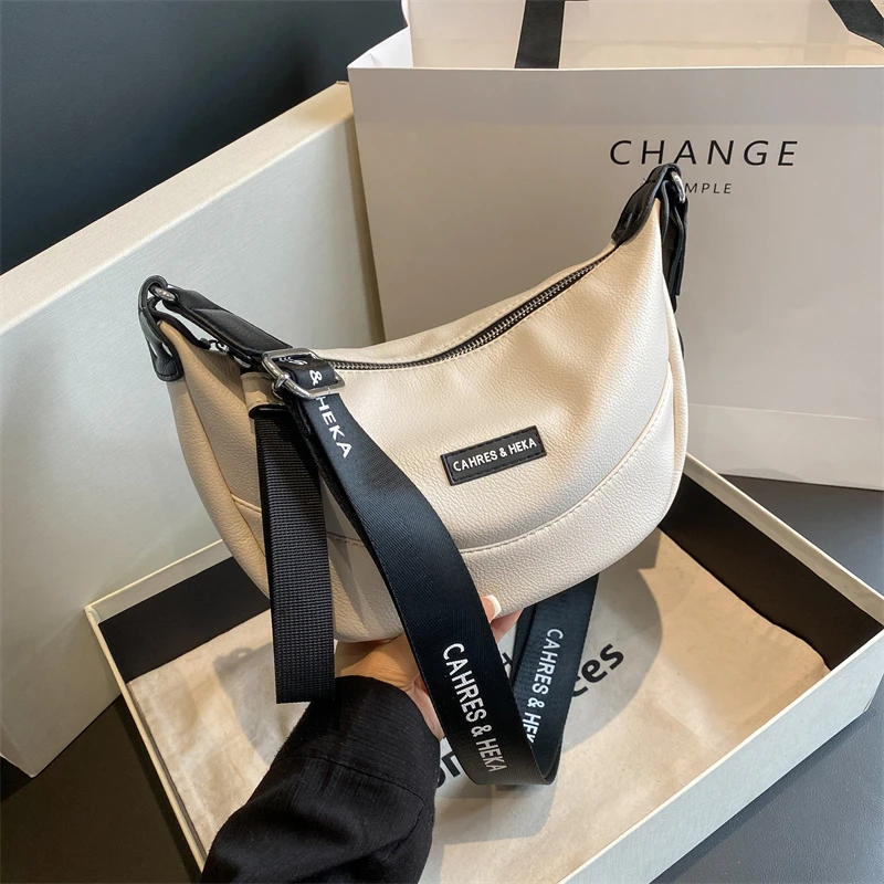 韩版女包新款小众单肩斜挎包百搭出门包软皮时尚休闲饺子包17187