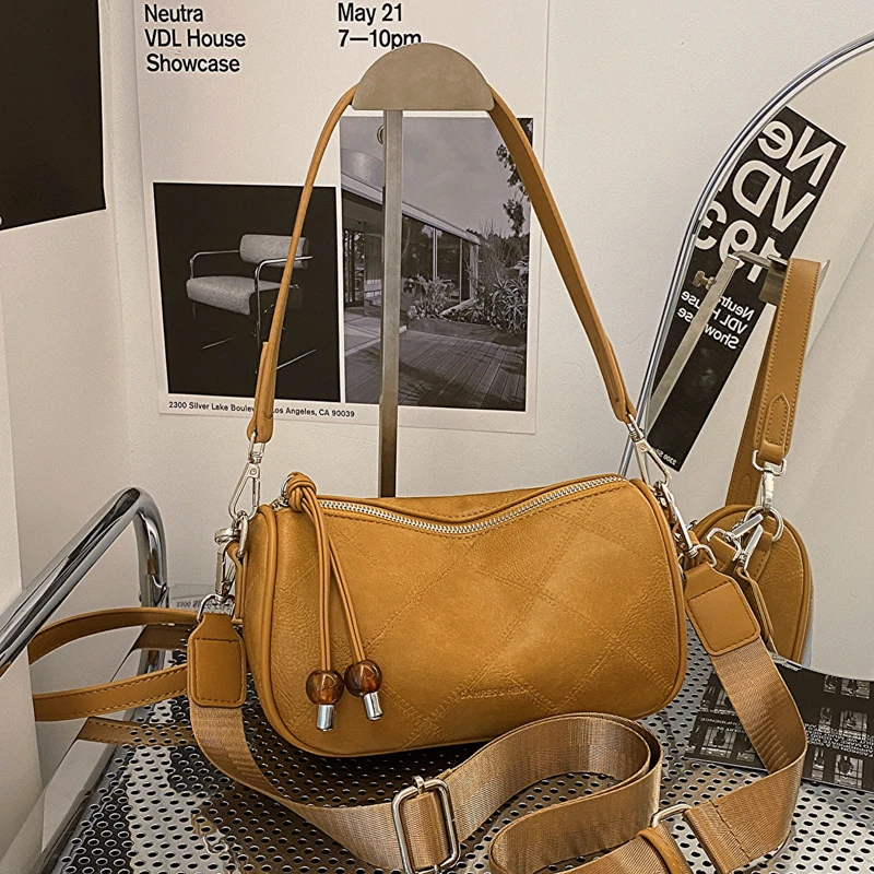 波士顿包包女2024秋冬新款洋气宽带单肩斜挎包高级感复古枕头包