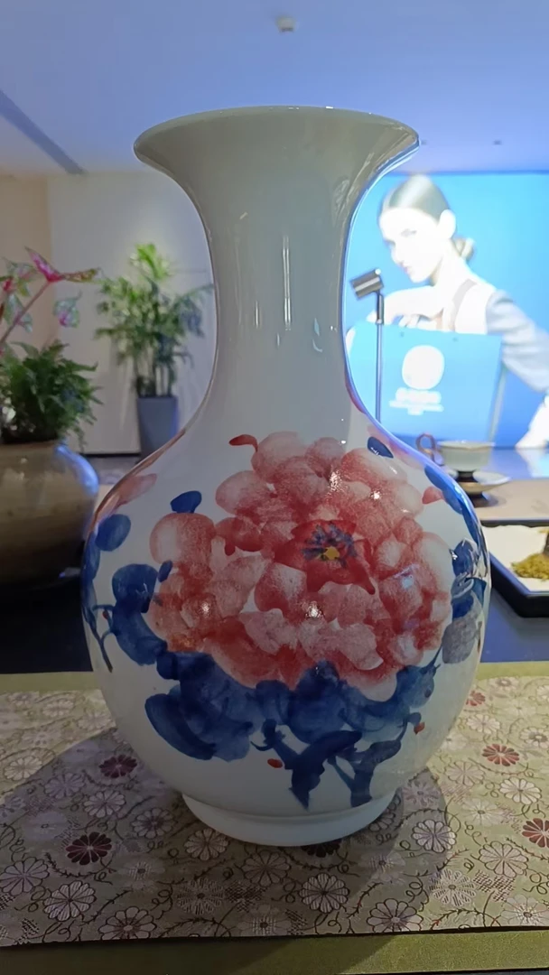 景德镇陶瓷牡丹赏瓶