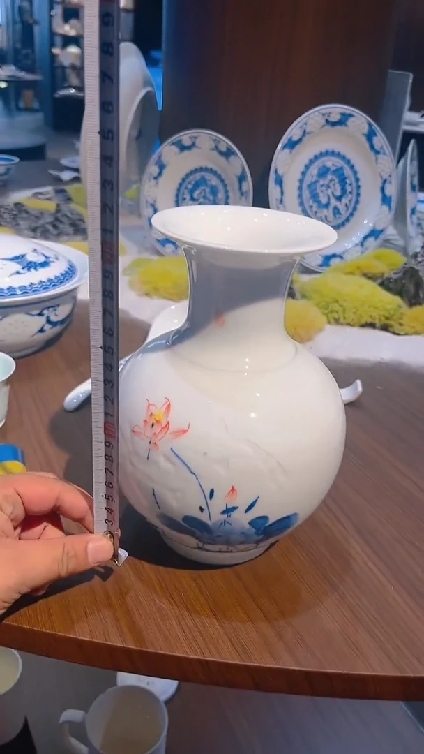 【闪购商品】摆件景德镇玲珑瓷青花釉里红荷花赏瓶