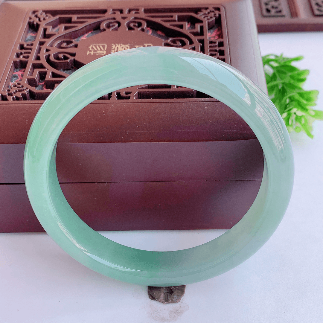 危地马拉天然翡翠A货玉镯冰润蓝水淡绿油满绿平安玉手镯58.9圈口