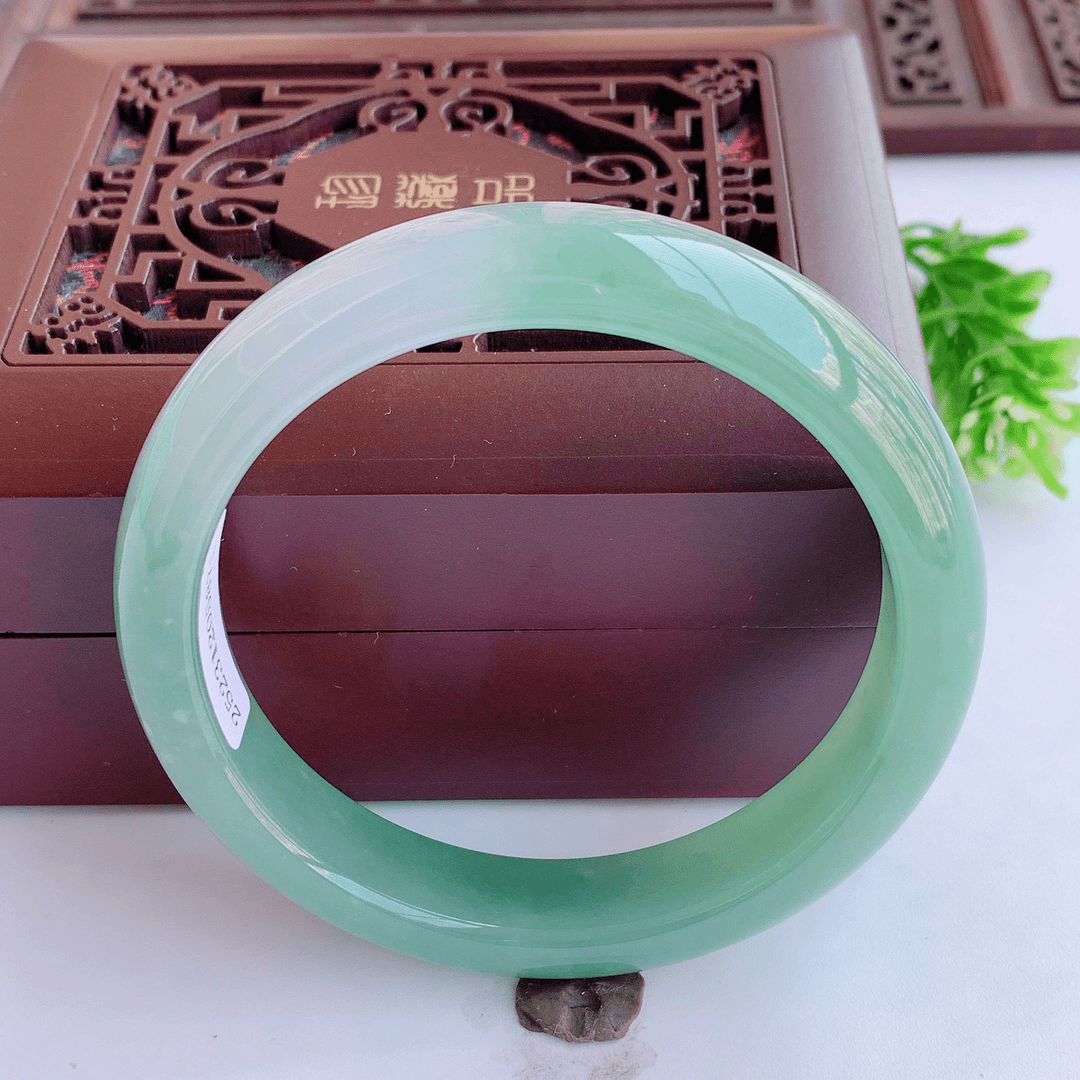 危地马拉天然翡翠A货玉镯冰润蓝水淡绿油满绿平安玉手镯56圈口
