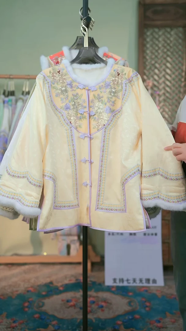 【闪购商品】织绣冬款黄色上衣112
