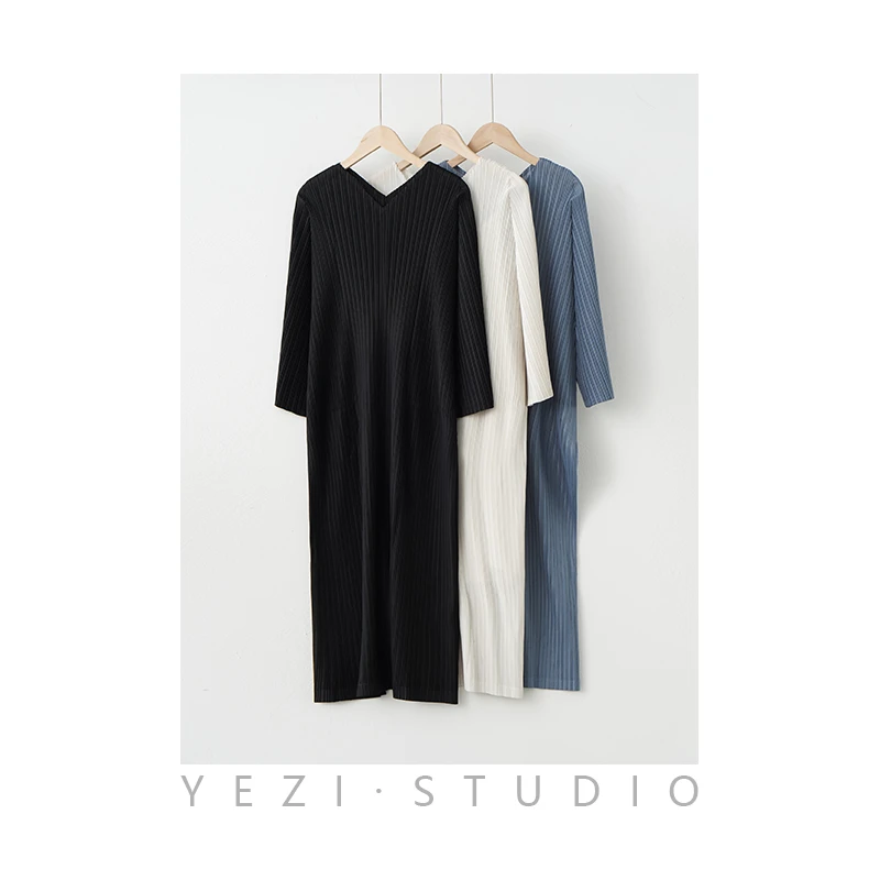 ““纸片人”褶皱中袖V领连衣裙24131315气质