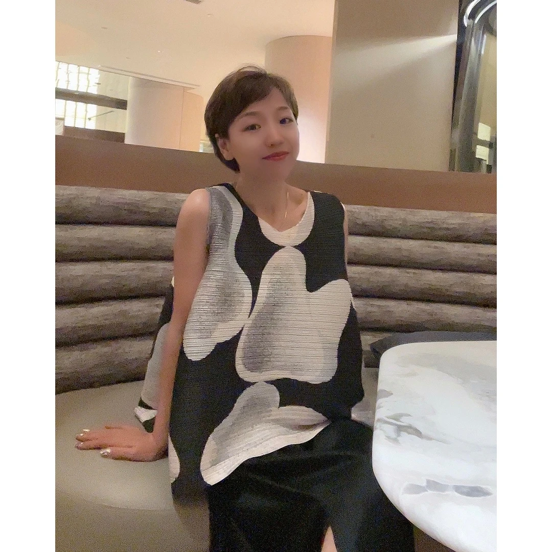 三宅褶皱云朵印花轮廓无袖上衣23217403