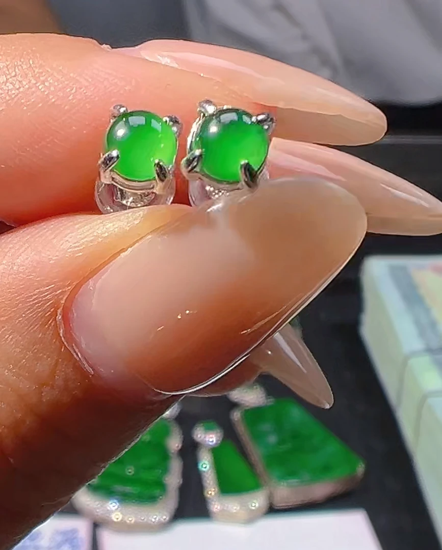 【百順翡翠】天然A货翡翠阳绿蛋面耳钉 多样性阿发其一