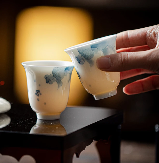 骅锦青花手绘金鱼茶杯白瓷釉下彩主人杯薄胎闻香聚香品茗杯喝茶杯