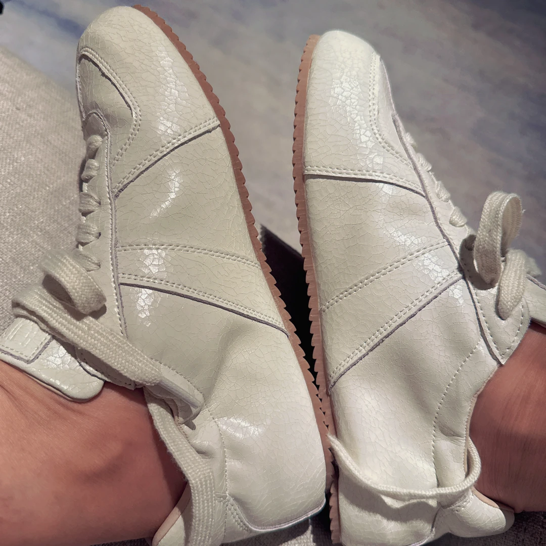 欧货新款龟裂纹超软装脚运动鞋