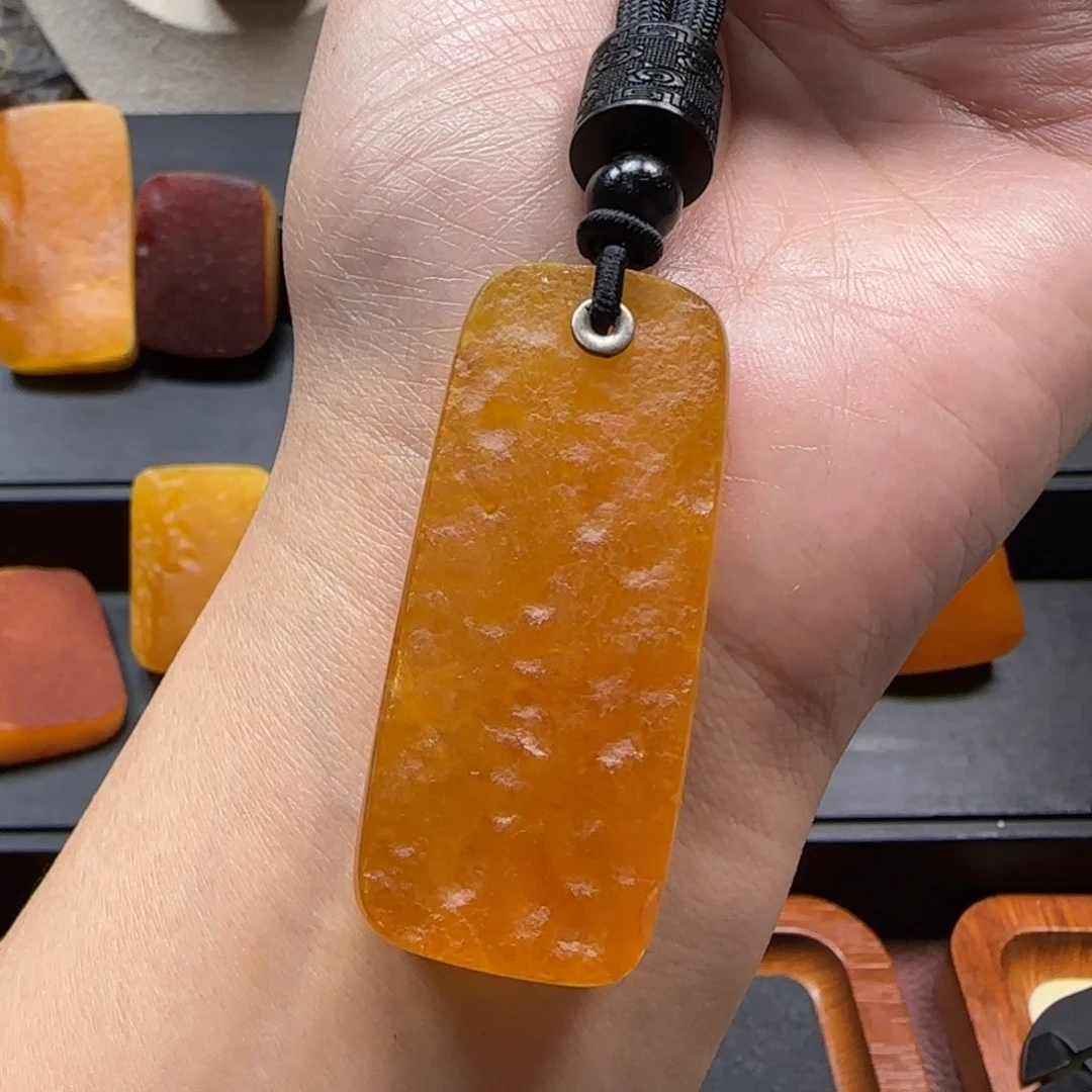 琥珀吊坠(赠链)未镶嵌