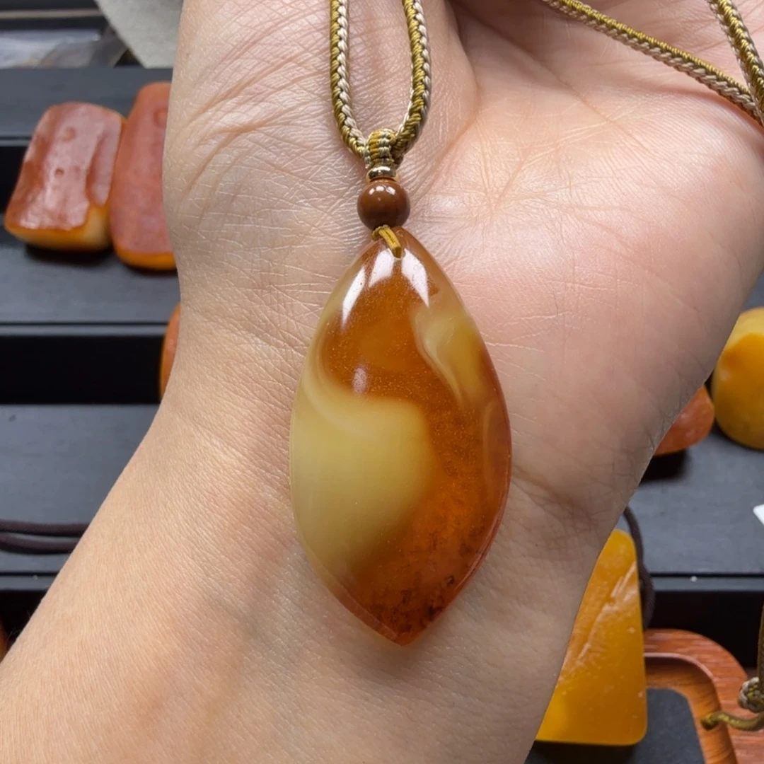 琥珀吊坠(赠链)未镶嵌