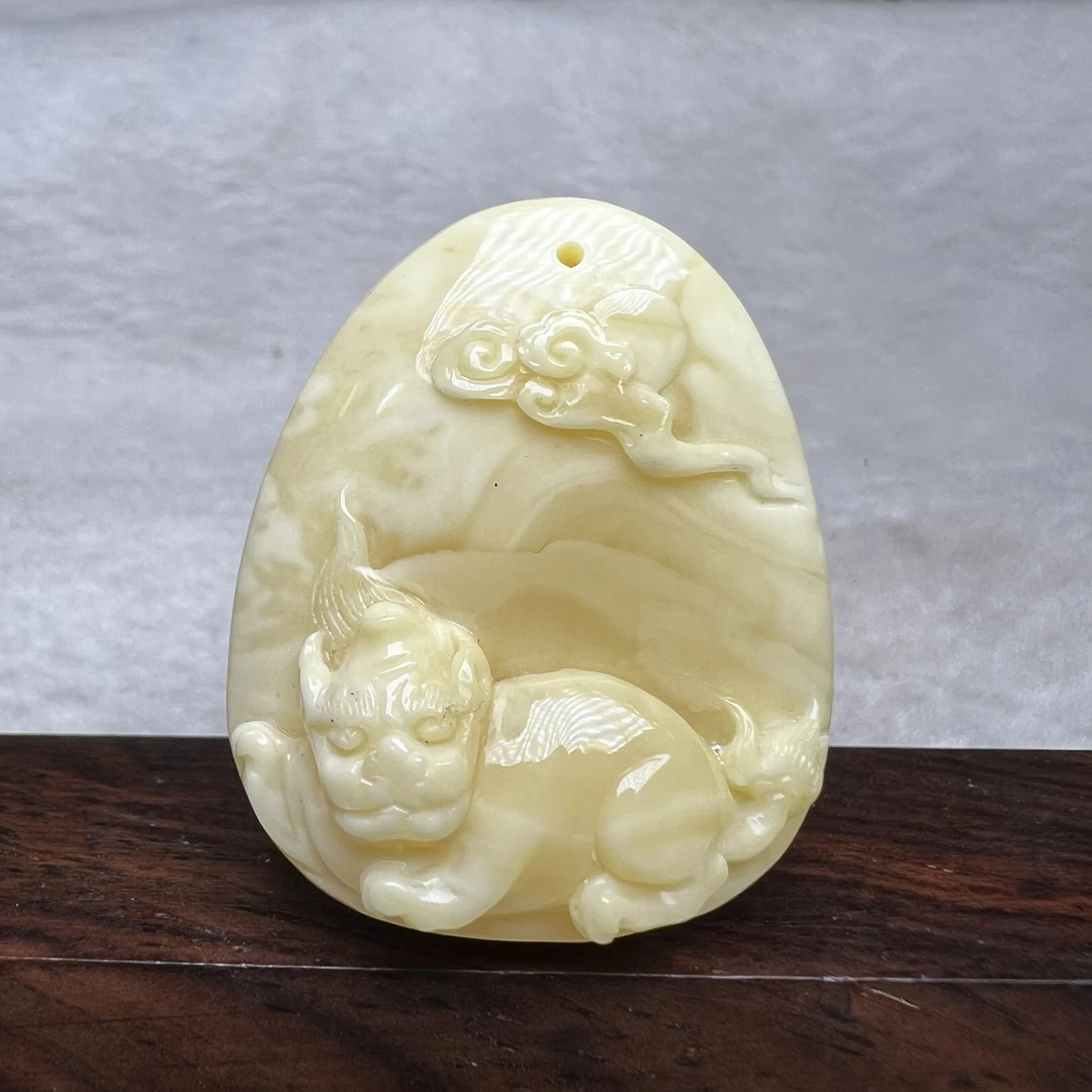 好玉易貔貅琥珀蜜蜡吊坠挂件精雕巧雕时尚俏色百搭复古仿古