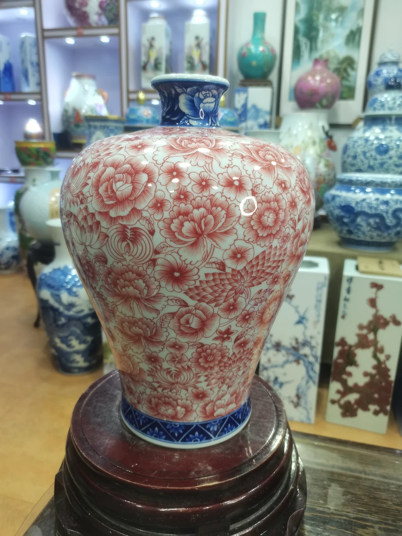 全手工釉下工笔万花梅瓶