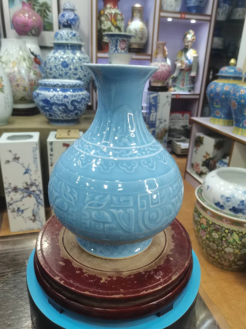 单色釉手工玉富春瓶